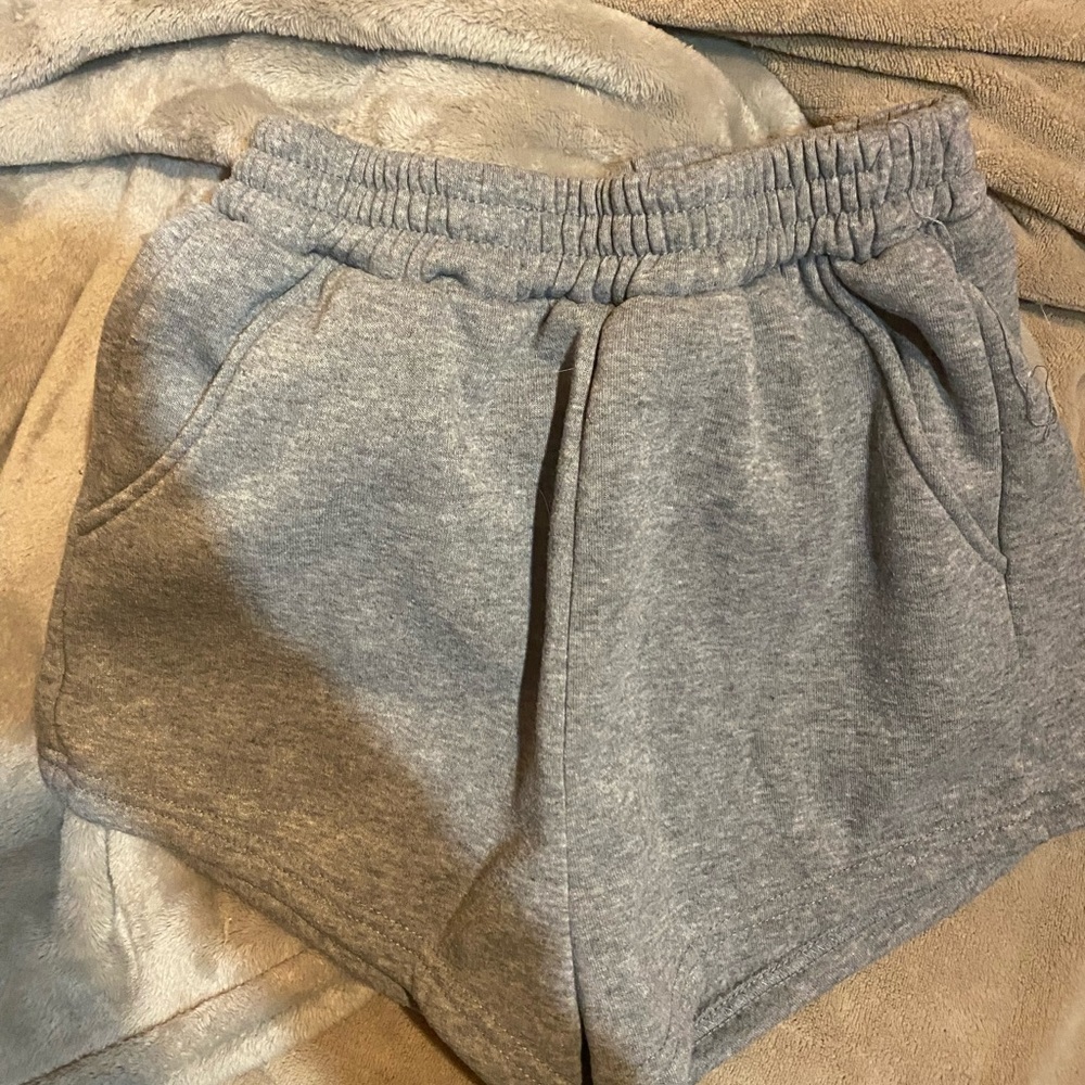 Grey sweatshorts